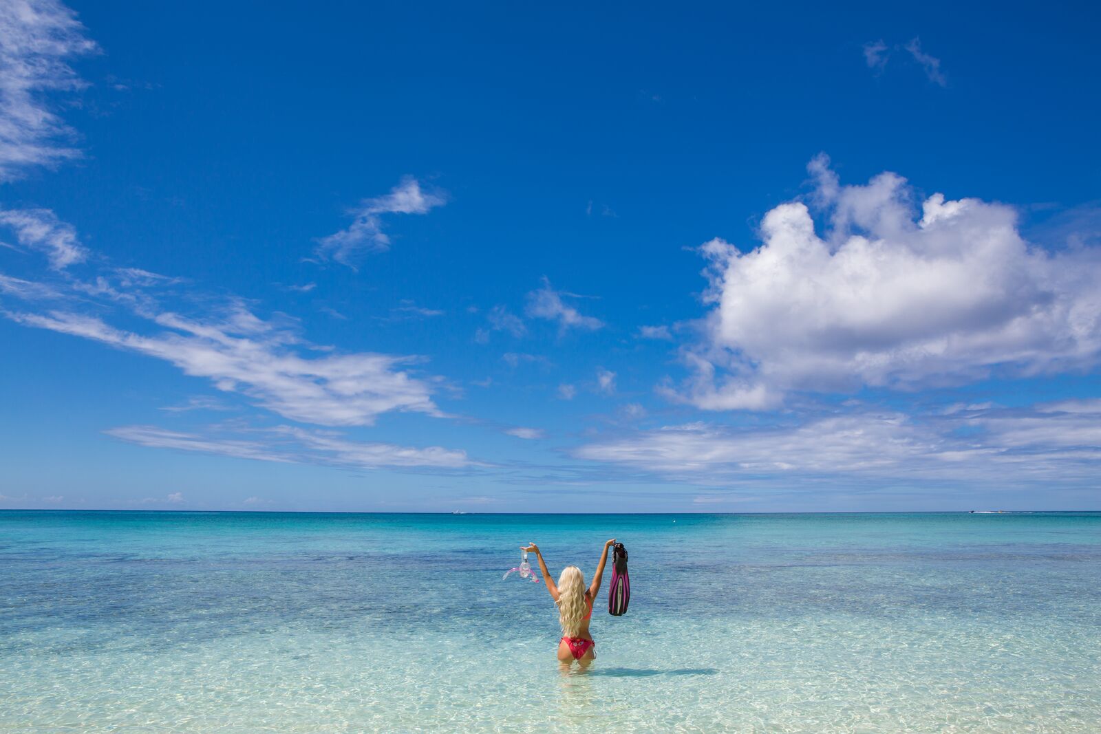 Large-Woman-with-fins_Beach_GCM-1